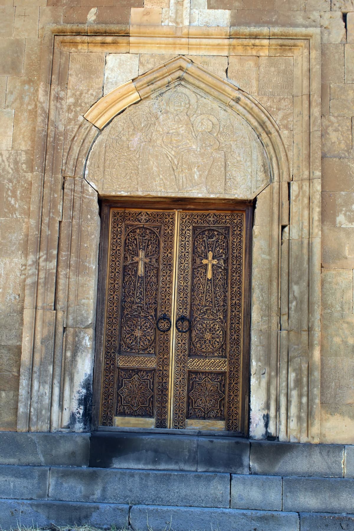 Areni Holy Mother of God — Soghomon Matevosyan, CC BY-SA 4.0. https://commons.wikimedia.org/wiki/File:-%D4%B1%D6%80%D5%A5%D5%B6%D5%B8%D6%82_%D5%BD%D5%B8%D6%82%D6%80%D5%A2_%D4%B1%D5%BD%D5%BF%D5%BE%D5%A1%D5%AE%D5%A1%D5%AE%D5%AB%D5%B6_%D5%A5%D5%AF%D5%A5%D5%B2%D5%A5%D6%81%D5%AB%D5%B6_3.jpg