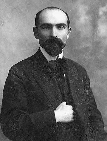 Historical portrait: Derenik Demirchyan. Hayagitaran Hayastan archive, 1910s · Public domain · Wikimedia Commons: Derenik Demirchyan.jpg