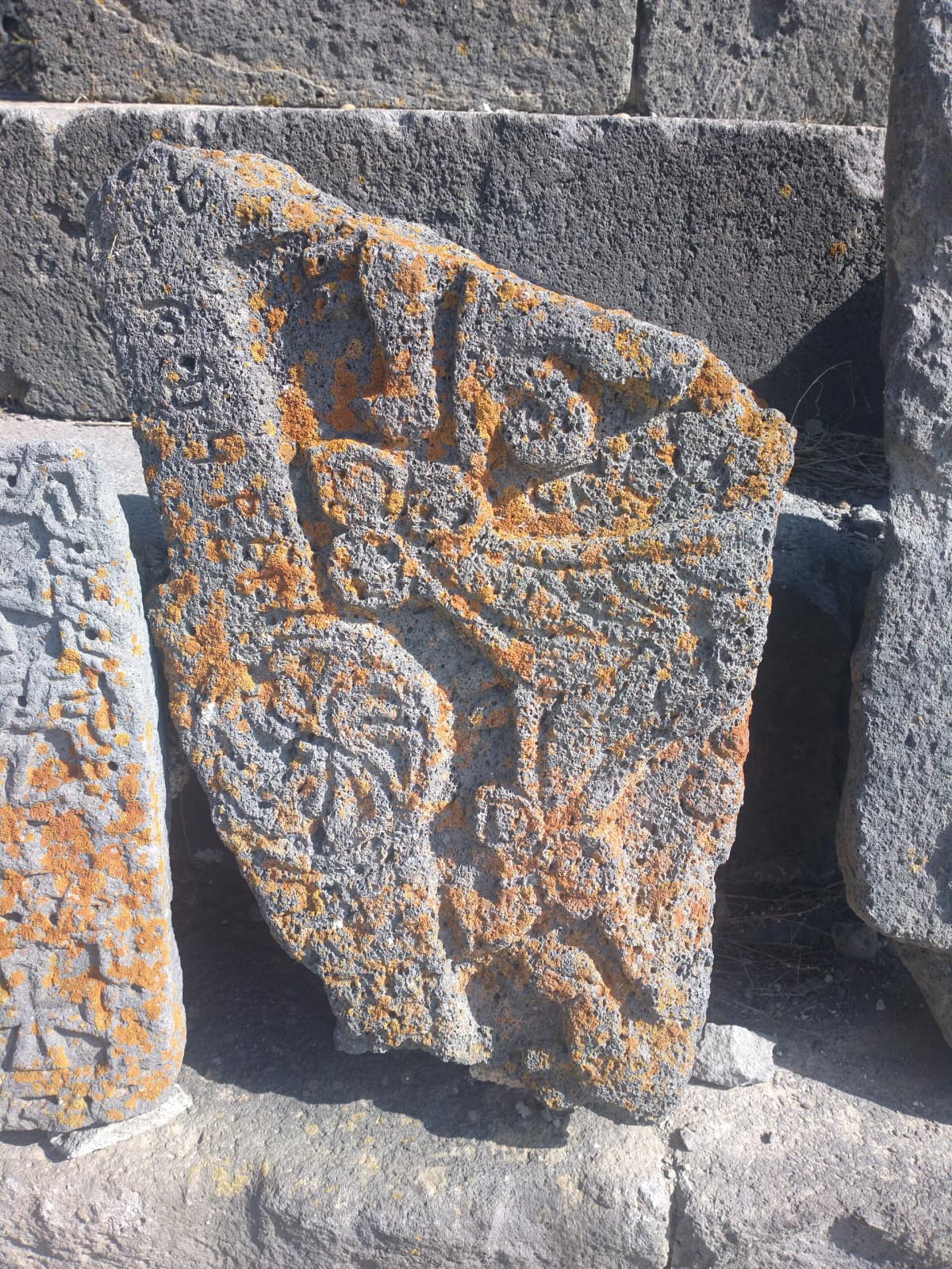 VOROTNAVANK · Soghomon Matevosyan · CC BY-SA 4.0 · https://creativecommons.org/licenses/by-sa/4.0/ · https://commons.wikimedia.org/wiki/File:Vorotnavank_Monastery_(khachkar)_(5).jpg