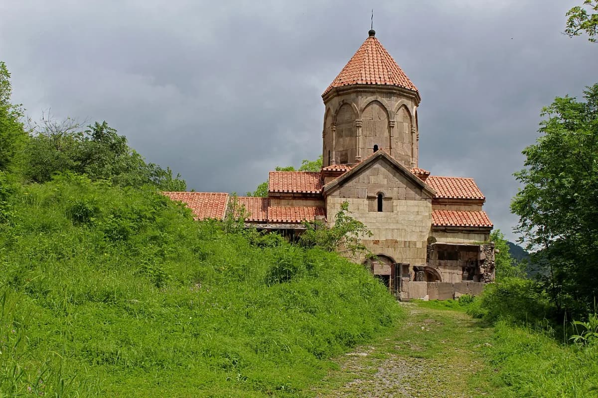 Vahanavank — Emma YSU, CC BY-SA 4.0. https://commons.wikimedia.org/wiki/File:Vahanavank_(1).jpg
