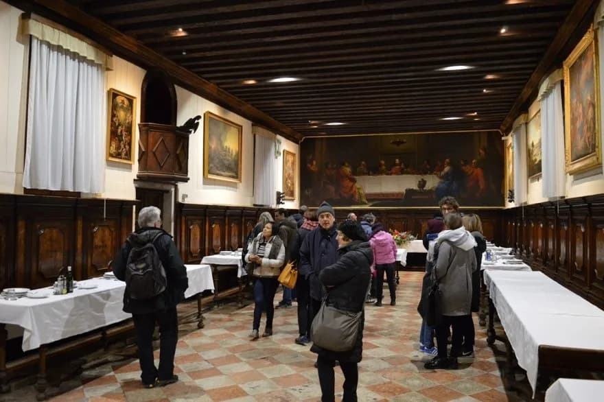 Monastery refectory — Maspez, CC0. https://commons.wikimedia.org/wiki/File:Armeni_refettorio.jpg