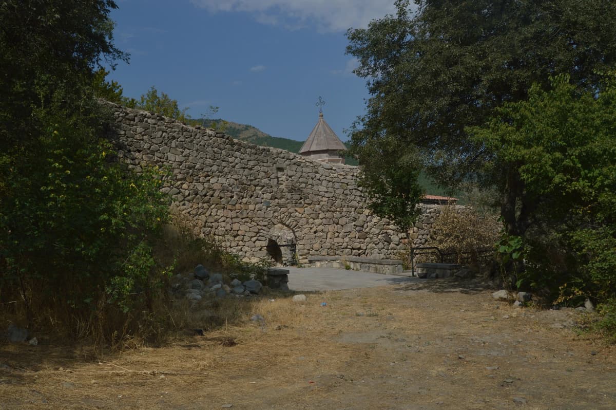 sedrakGr · CC BY 3.0 · https://creativecommons.org/licenses/by/3.0/ · https://commons.wikimedia.org/wiki/File:Halidzor_fortress,_Syunik,_Armenia_-_panoramio_(10).jpg
