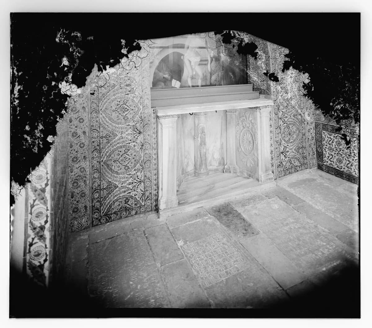 Historic altar in Saint Saviour courtyard, 1928–1946 — Matson Collection, Library of Congress; no known copyright restrictions. https://commons.wikimedia.org/wiki/File:Altar_in_the_courtyard_of_St._Saviour_church_and_convent,_Mount_Zion,_Jerusalem,_with_tiles_by_Armenian_ceramicist_David_Ohannessian_of_the_Dome_of_the_Rock_Tiles_workshop_LOC_matpc.09988.jpg