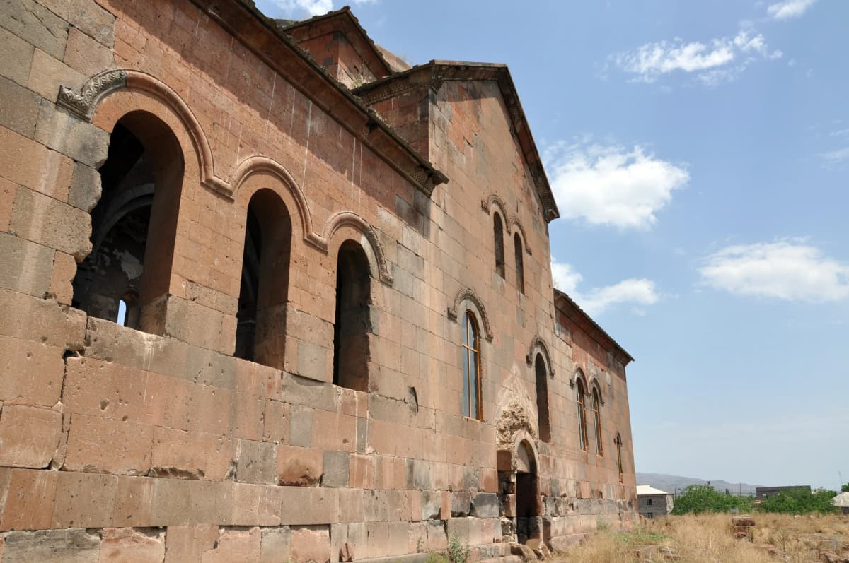 ARUCHAVANK · nina stoessinger · CC BY-SA 2.0 · https://creativecommons.org/licenses/by-sa/2.0/ · https://commons.wikimedia.org/wiki/File:Aruchavank_S.jpg