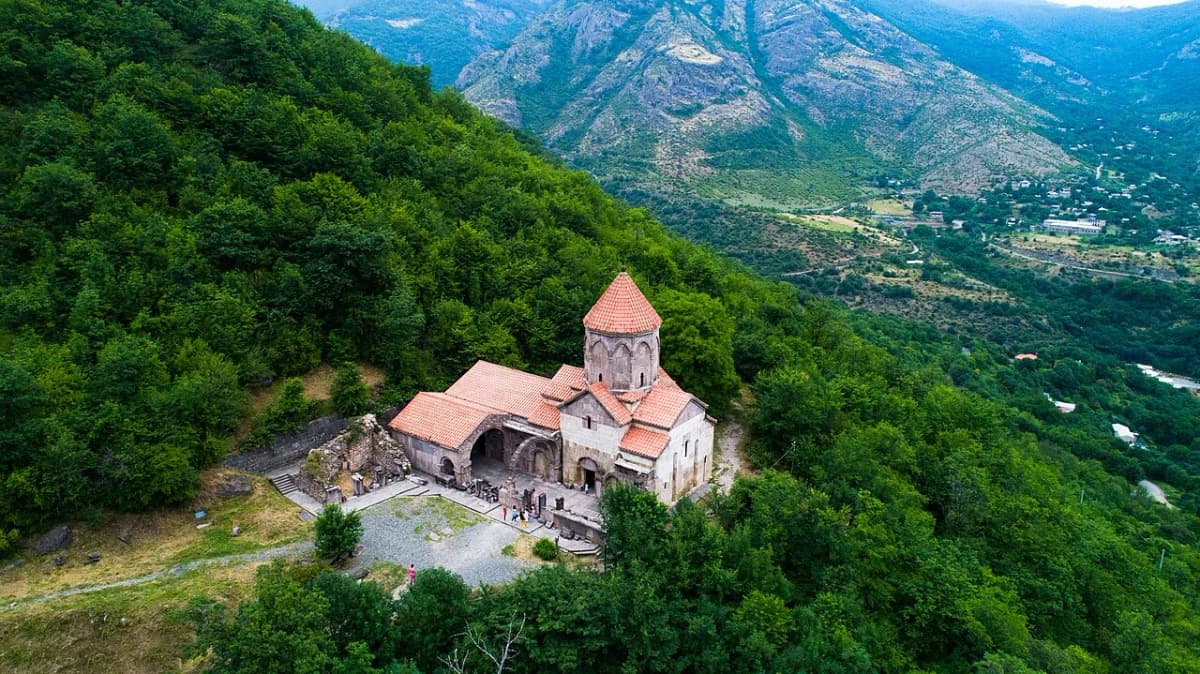 Vahanavank — Vahag851, CC BY-SA 4.0. https://commons.wikimedia.org/wiki/File:DJI_0069_Vahanavanq.jpg