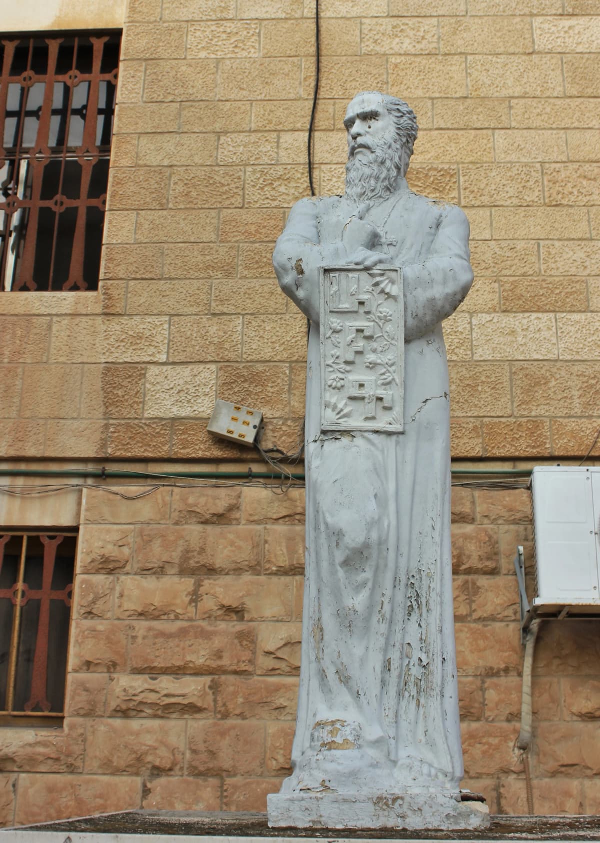 Mesrop Mashtots statue at the seminary — Beko, CC BY-SA 4.0 (https://creativecommons.org/licenses/by-sa/4.0/). https://commons.wikimedia.org/wiki/File:Statue_of_Mesrob_Mashtots_at_Seminary_of_the_Armenian_Patriarchate_of_Jerusalem.jpg