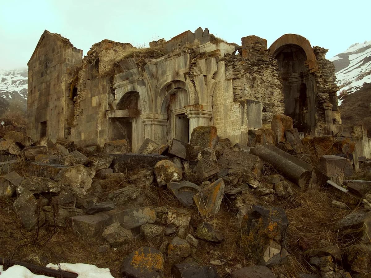 Arates Monastery — Nairi Hakhverdi, CC BY-SA 3.0. https://commons.wikimedia.org/wiki/File:Arates_Church_in_Ruins.jpg