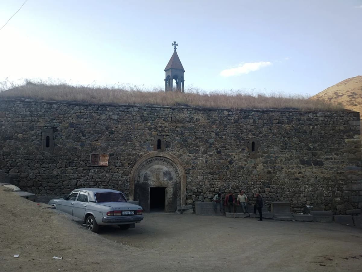 Lor Saint Gevorg — Soghomon Matevosyan, CC BY-SA 4.0. https://commons.wikimedia.org/wiki/File:Lor,_Saint_Gevorg_church_09.jpg