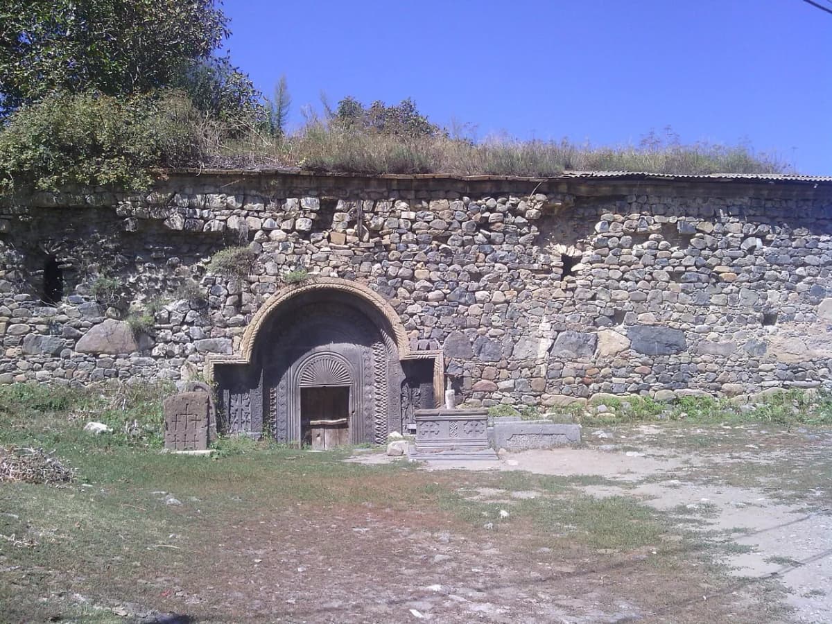 Getatagh Holy Mother of God — IAnahit, CC BY-SA 3.0. https://commons.wikimedia.org/wiki/File:Saint_Astvatsatsin_church-1.jpg