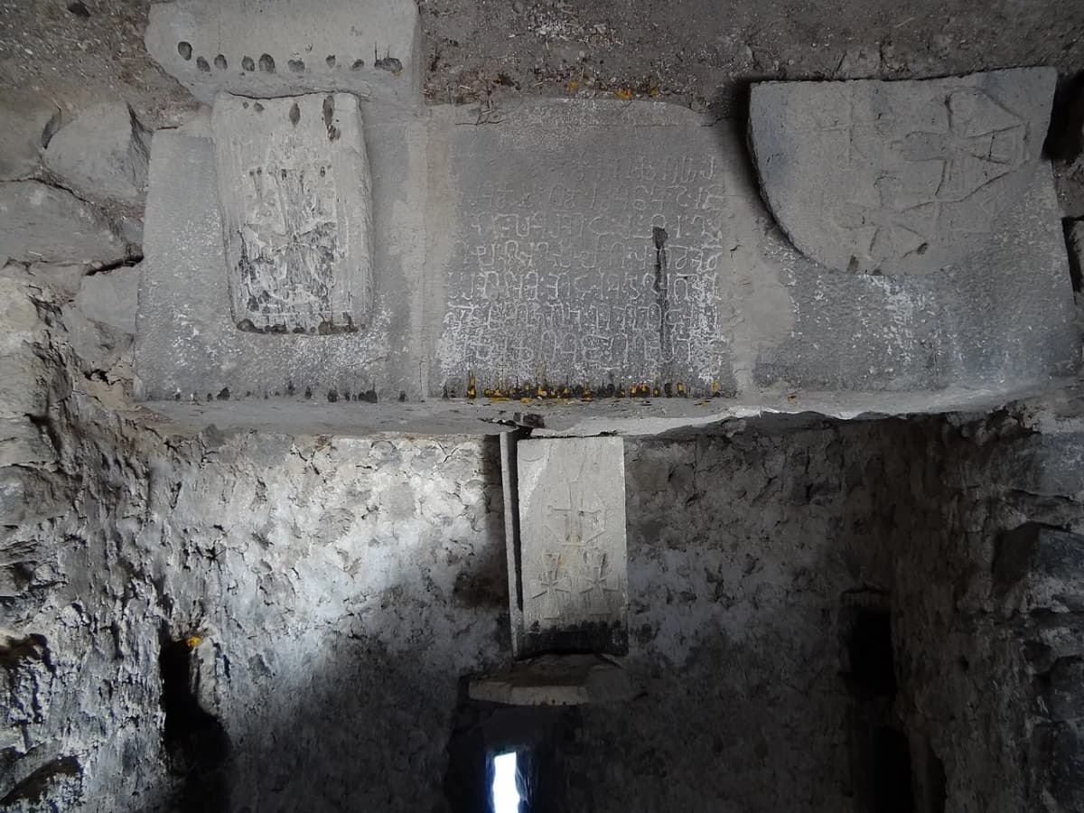 Bardzravan Saint Hripsime — Nune Minasyan, CC BY-SA 3.0. https://commons.wikimedia.org/wiki/File:%D4%B2%D5%A1%D6%80%D5%B1%D6%80%D5%A1%D5%BE%D5%A1%D5%B6,_%D5%BD%D5%A2_%D5%80%D5%BC%D5%AB%D6%83%D5%BD%D5%AB%D5%B4%D5%A5.JPG (Rotated for orientation.)