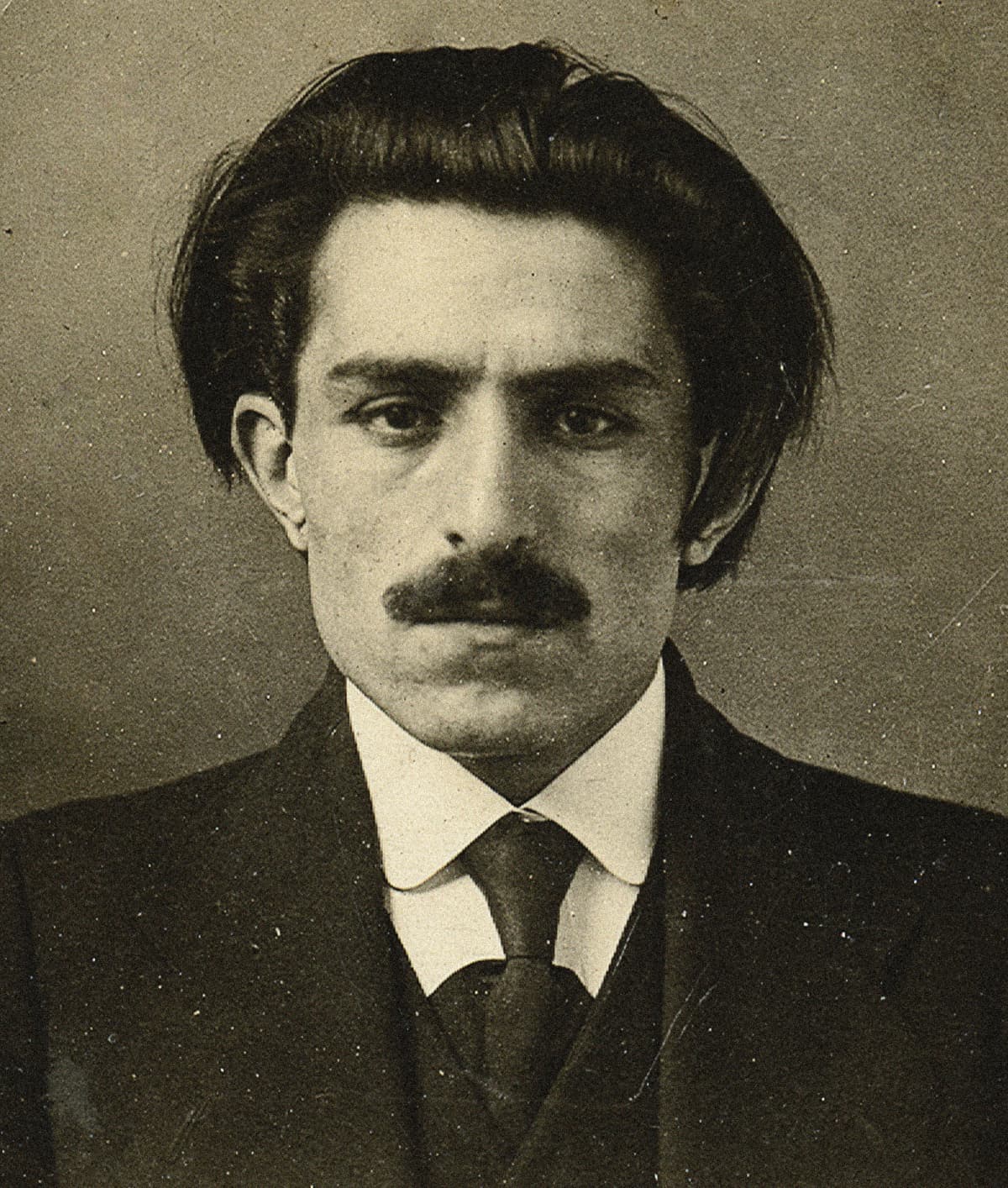 Historical portrait: Vahan Teryan. Vahan Teryan: Non-Printed and Unknown Pages · Public domain · Wikimedia Commons: Vahan Teryan portrait.jpg